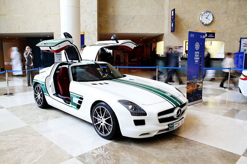 Mercedes-Benz-SLS-AMG-dubai-police