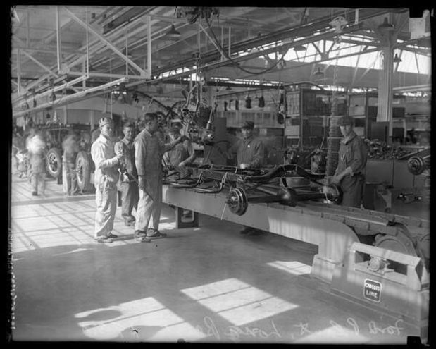 the-first-car-factory-in-the-us-ford-inc-1926