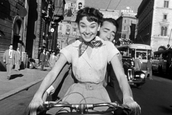 audrey_hepburn_and_gregory_peck_on_vespa_in_roman_holiday_trailer